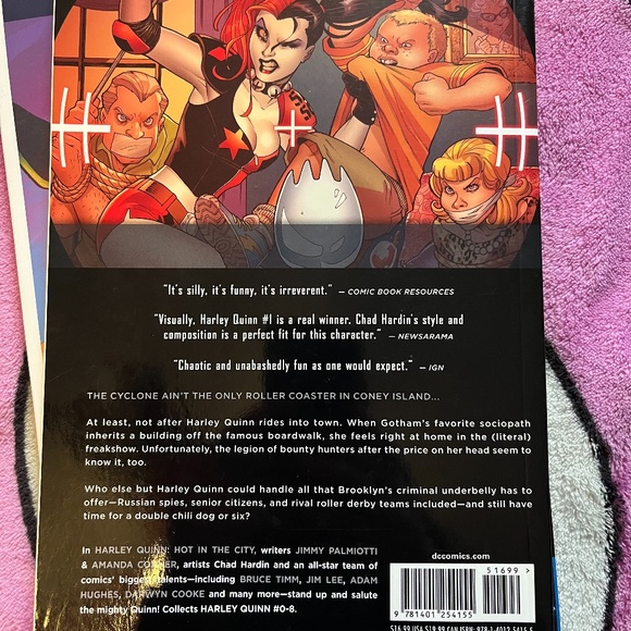 GRAPHIC NOVEL LOT- HARLEY QUINN - Picture 4 of 8